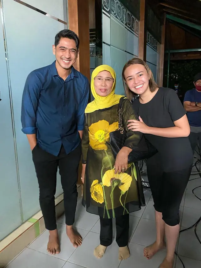 Fans Berat, Ini 6 Momen Ibunda Inul Ketemu Amanda Manopo dan Arya Saloka