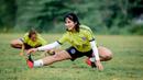 Arema FC Women bisa dibilang satu-satunya tim dari Liga 1 yang tetap menjaga eksistensinya di tengah pandemi virus corona. Mereka terus menempa fisik dan mengasah strategi permainan. (Foto: Bola.com/Iwan Setiawan)