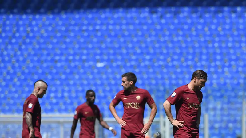 Juventus berpeluang mengamankan takhta Serie A musim ini setelah AS Roma dikalahkan Lazio 1-3 di Stadio Olimpico, Minggu (30/4/2017). 