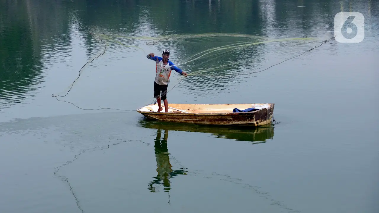 Berburu Ikan di Situ Gintung