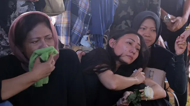 [Bintang] Suasana Pemakaman Dika Kerispatih