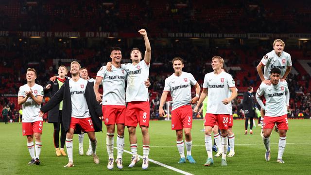 Foto: Mees Hilgers Dkk Tahan Imbang Manchester United di Liga Europa