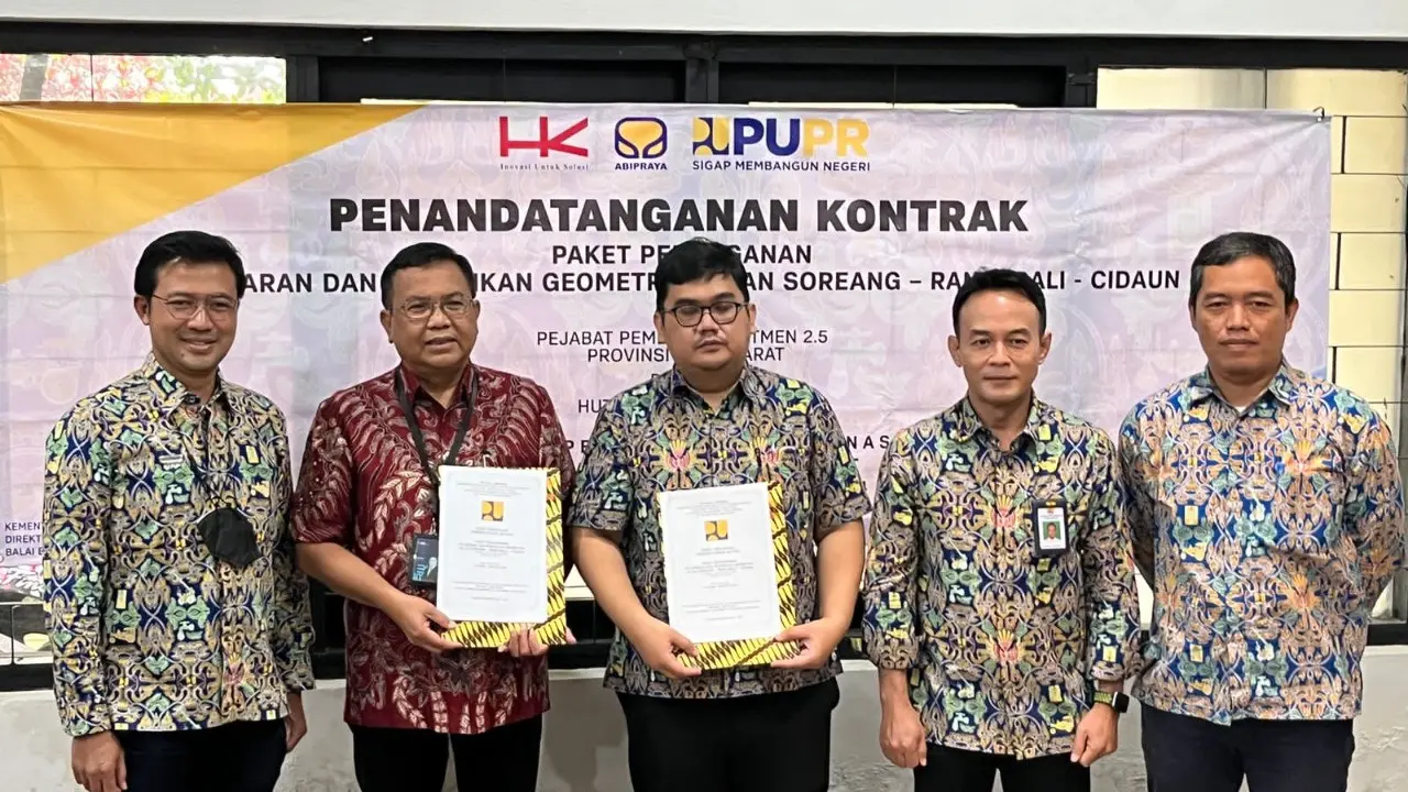 PT Hutama Karya (Persero) akan menggarap pelebaran dan perbaikan geometrik jalan Soreang-Rancabali-Cidaun.