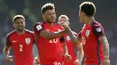 Gelandang Inggris, Alex Oxlade-Chamberlaini, melakukan selebrasi usai mencetak gol ke gawang Skotlandia pada kualifikasi Piala Dunia 2018 di Hampden Park, Sabtu (10/6/2017). Skor berakhir imbang 2-2. (AP/Scott Heppell)