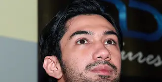 Puluhan film telah dibintangi oleh Reza Rahadian. Ia juga telah beberapa kali menerima penghargaan, diantaranya Pemeran Utama Pria Terbaik FFI 2013. (Deki Prayoga/Bintang.com)