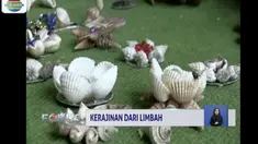 Aboy, warga Karawang, Jawa Barat mampu menyulap limbah kerang dan karung goni jadi kerajinan berseni tinggi.