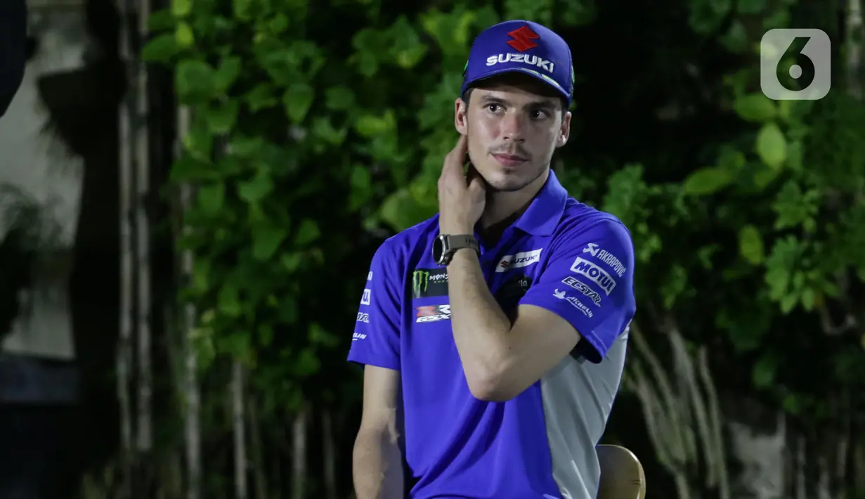 Pembalap Suzuki Ecstar, Joan Mir saat Meet and Greet bersama pewarta di salah satu hotel di Kuta Mandalika, Nusa Tenggara Barat, Jumat (18/3/2022). Joan Mir menjawab sejumlah pertanyaan terkait rangkaian Pertamina Grand Prix of Indonesia atau MotoGP Mandalika. (Liputan6.com/Helmi Fithriansyah)