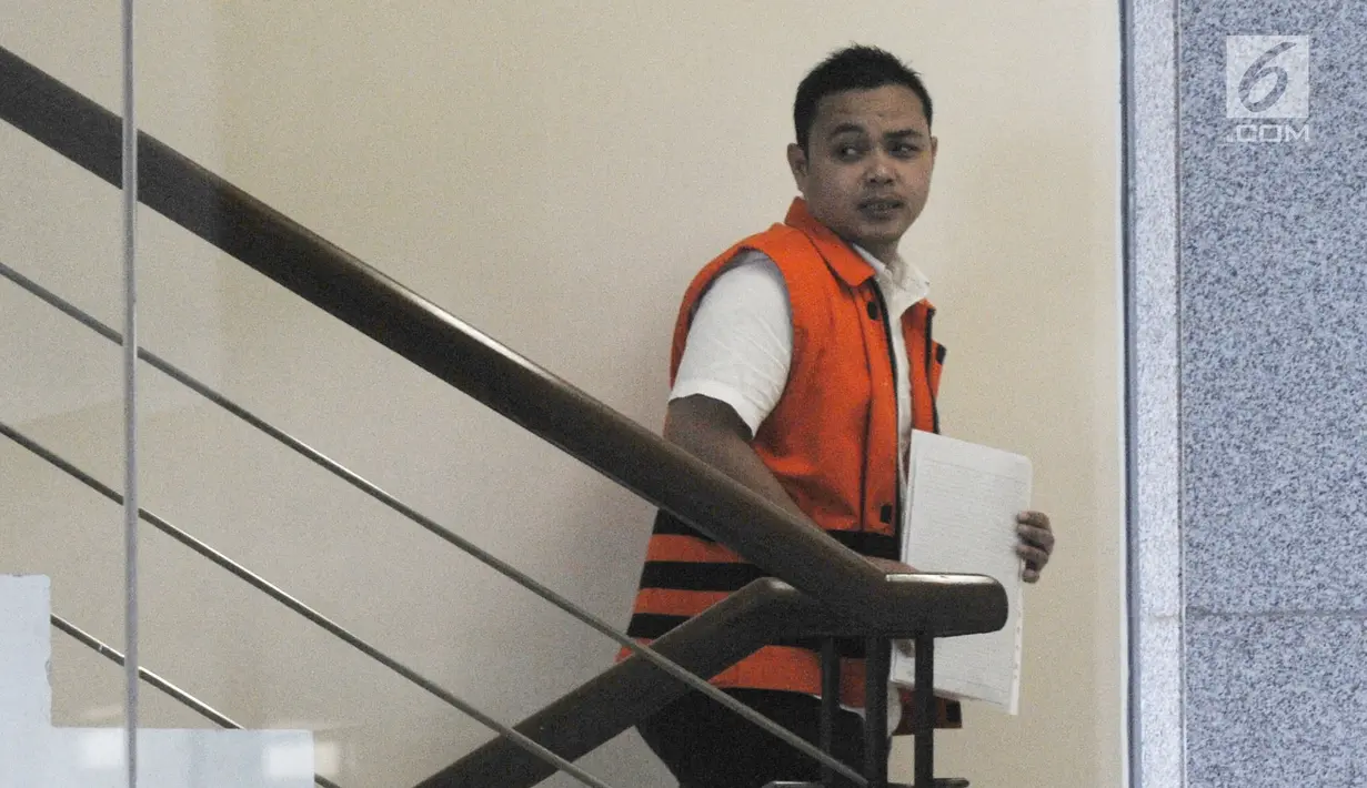 Tersangka Eka Kamaluddin diperiksa  KPK terkait kasus suap Anggaran Penerimaan dan Belanja Negara Perubahan (APBN-P) tahun 2018 di Kabupaten Sumedang.(merdeka.com/dwi narwoko)