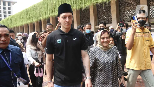 Mesut Ozil Penuhi Janjinya Sholat Jumat di Masjid Istiqlal