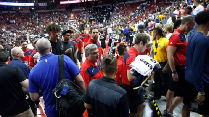 Akibat insiden tersebut, pertandingan antara Pelicans dan Knicks at Thomas & Mack Center ditunda pada pukul 19.53 waktu setempat (AP)