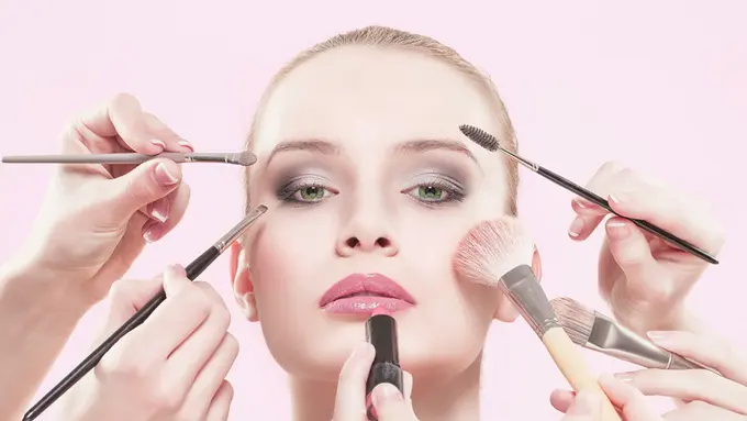 [Bintang] Dari yang Biasa Aja, 7 Cewek Ini Jadi Better karena Makeup