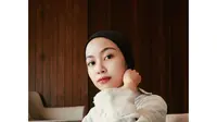 Nadhifa Allya Tsana alias Rintik Sedu memperkenalkan lini kosmerik Lily by Tsana tahun ini. (Foto: Dok. Instagram @ntsana)