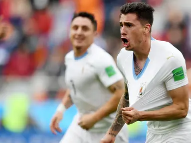 Bek Uruguay, Jose Gimenez, melakukan selebrasi usai mencetak gol ke gawang Mesir pada laga Piala Dunia di Stadion Ekaterinburg, Jumat (15/6/2018). Uruguay menang 1-0 atas Mesir. (AFP/Jorge Guerreo)