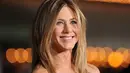 Sumber mengatakan bahwa akan memakan waktu agar Jennifer Aniston bisa mempercayai seseorang. (From the Grapevine)