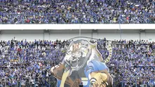 Bobotoh merupakan kelompok suporter pendukung Persib Bandung. Bobotoh berasal dari bahasa Sunda yang berarti orang-orang yang mendorong atau membangun semangat bagi orang lain. (Bola.com/M Iqbal Ichsan)