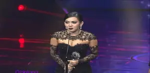 Belakangan ini, Syahrini memperlihatkan hubungan intimnya dengan seorang DJ asal Belanda, Dash Berlin. Pada malam puncak SCTV Awards 2015, Syahrini menjelaskan dirinya akan memulai karir di kancah internasional.