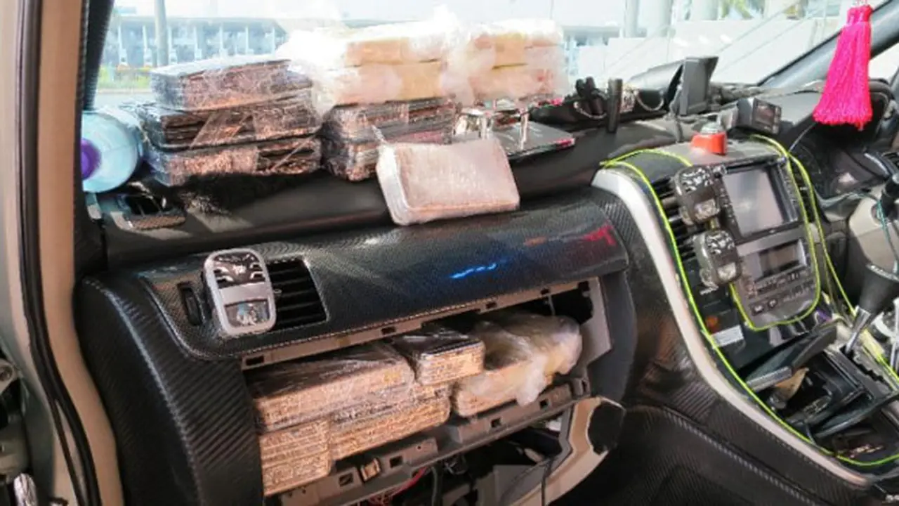 Puluhan iPhone 6 Diselundupkan Dalam Dashboard Mobil