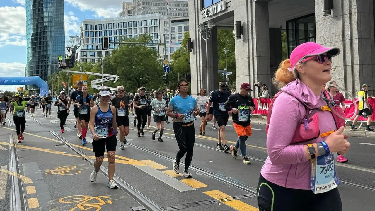 Menkes Budi Gunadi Sadikin sukses menjadi finisher dalam BMW Berlin Marathon 2024. (Instagram bgsadikin)