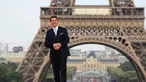 Aktor ganteng, Tom Cruise berpose setibanya di World premiere film terbarunya, Mission: Impossible Fallout di Paris, Kamis (12/7). Mission: Impossible 6 tersebut merupakan sekuel salah satu film yang paling dinantikan tahun ini. (AP/Thibault Camus)