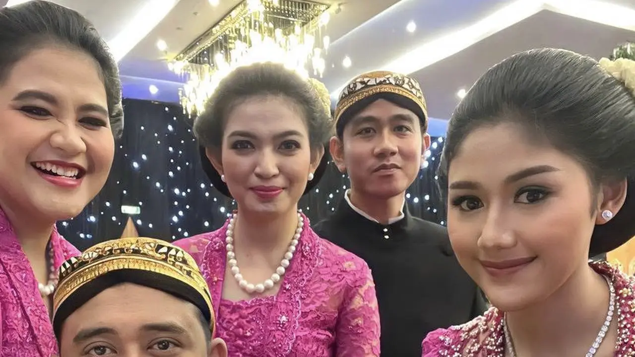Gaya Istri, Anak, dan Mantu Jokowi saat Kondangan