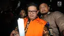 Pengusaha Chandry Suanda alias Afung, penyuap Anggota DPR F-PDIP I Nyoman Dhamantra usai menjalani pemeriksaan di Gedung KPK, Jakarta, Jumat (9/8/2019). Afung ditahan 20 hari kedepan terkait suap izin impor bawang putih dari Kementerian Pertanian dan SPI dari Kemendag. (merdeka.com/Dwi Narwoko)