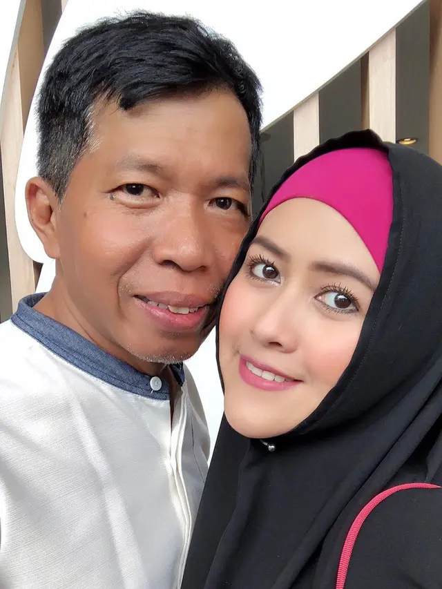Dikabarkan Menikah Lagi, Ini 6 Potret Kemesraan Kiwil dengan Istri-istrinya