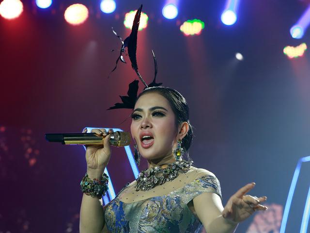 Lagu Sandiwara Cinta Nike Ardilla Rasa Syahrini News Entertainment Fimela Com