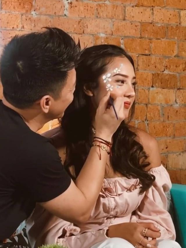 6 Potret Kebersamaan Ariel Noah dan Anya Geraldine, Bikin Salah Tingkah