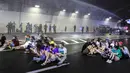 Untuk membubarkan massa, polisi terpaksa menembakkan air ke arah pengunjuk rasa. (Menahem Kahana/AFP)