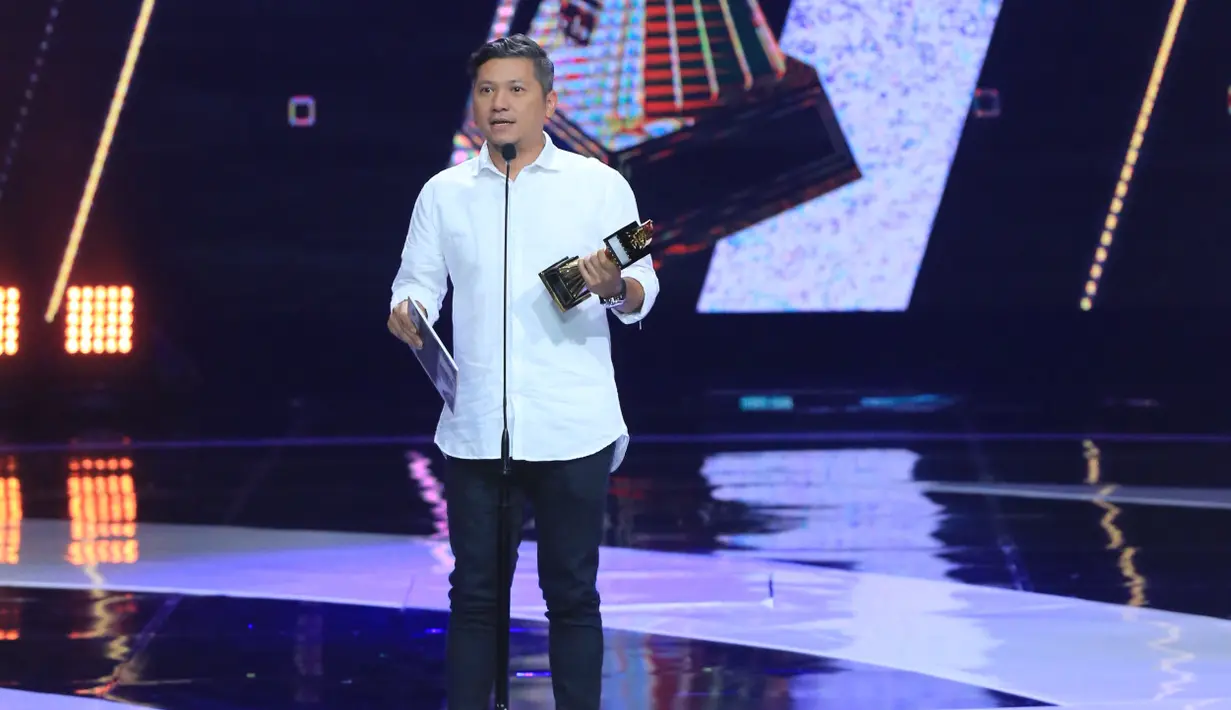 Bahkan, Gading Marten mengatakan bahwa dirinya sangat ingin bermain dengan sejumlah aktor ternama, dan salah satunya adalah sang ayah, Roy Marten. Ia berharap bisa membuat karya bersama ayahnya. (Adrian Putra/Bintang.com)