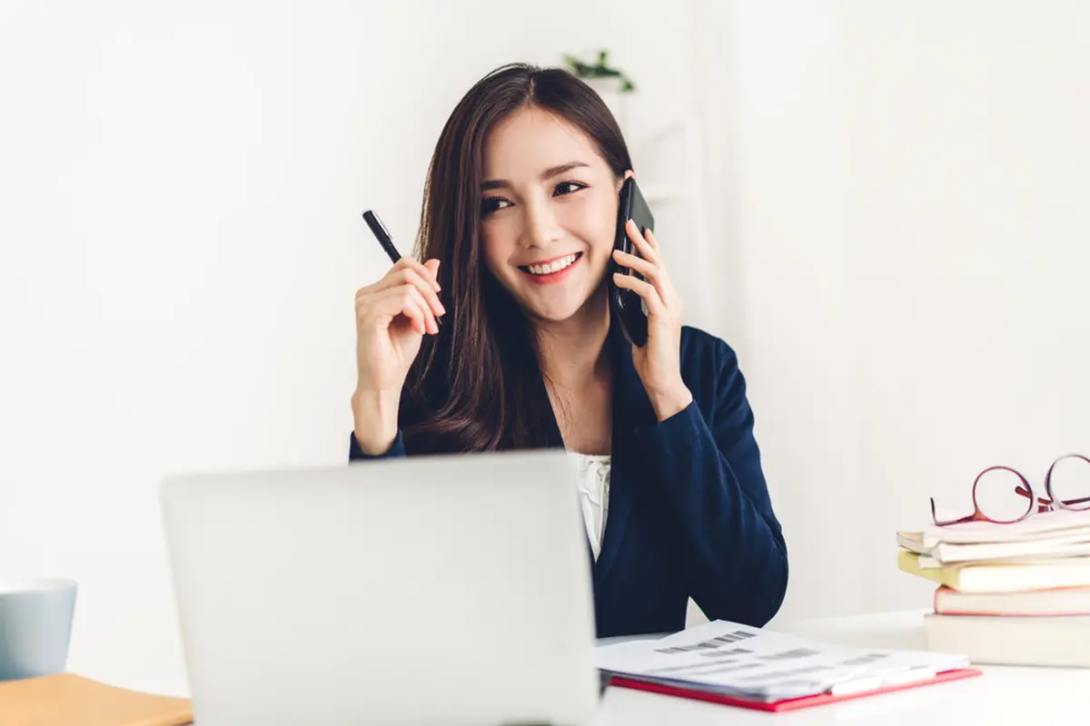 Makeup Tahan Lama Saat Virtual Meeting Itu Penting, Begini Lho Triknya
