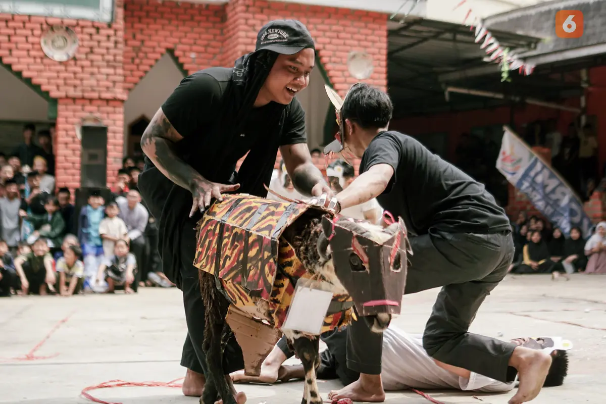 Para santri saat tampilkan domba rias di Ponpes Dzikir Al Fath Kota Sukabumi (Liputan6.com/Fira Syahrin)