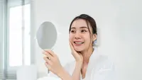 5-Minute Nighttime Skincare Routine, Bantu Kulit Terasa Lebih Kenyal saat Bangun Tidur