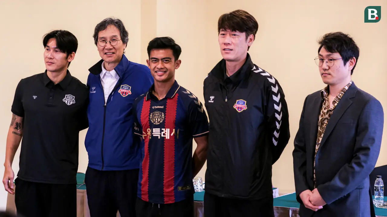 Foto: Pakai Nomor Punggung 23, Suwon FC Resmi Kenalkan Pratama Arhan Jadi Pemain Barunya