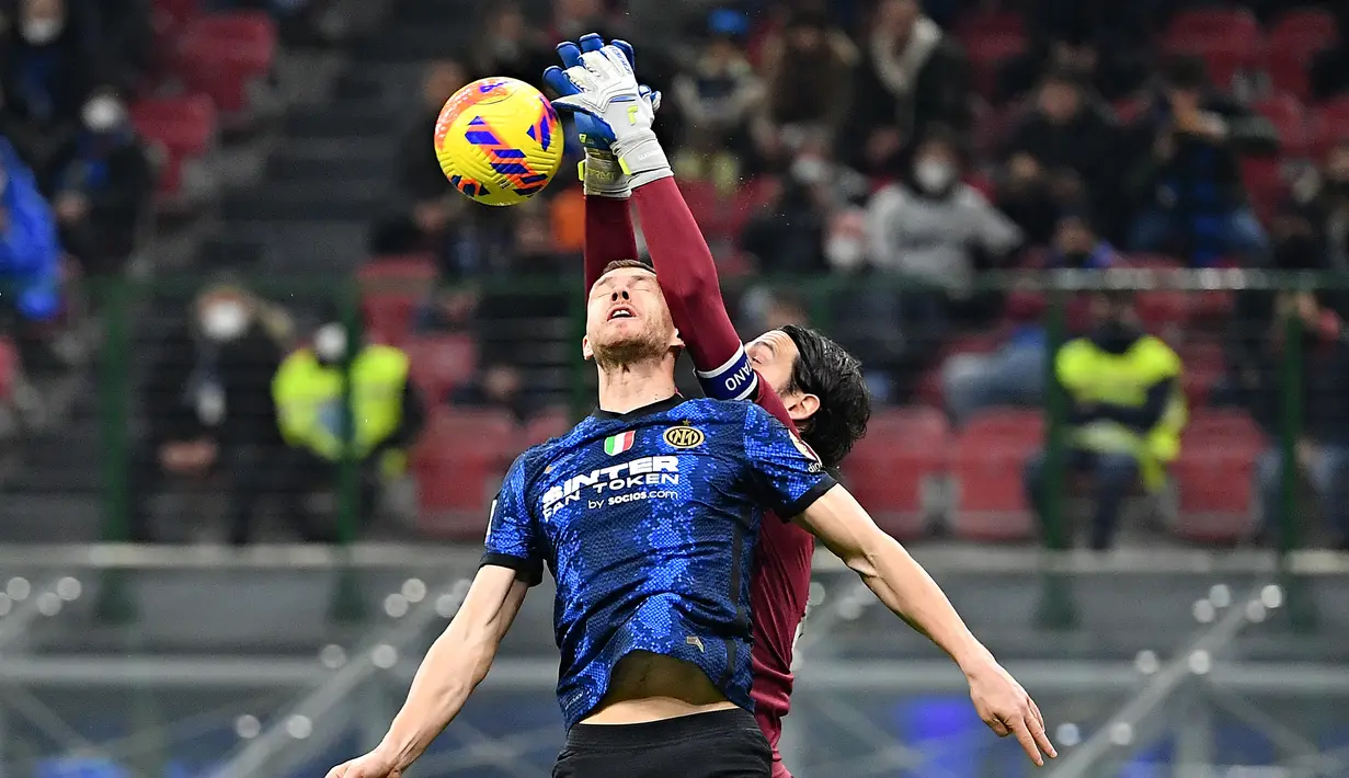 Namun hingga babak kedua usai, Inter tetap tak mampu mencetak gol berkat ketangguhan Andrea Consigli di bawah mistar Sassuolo. (AFP/Isabella Bonotto)