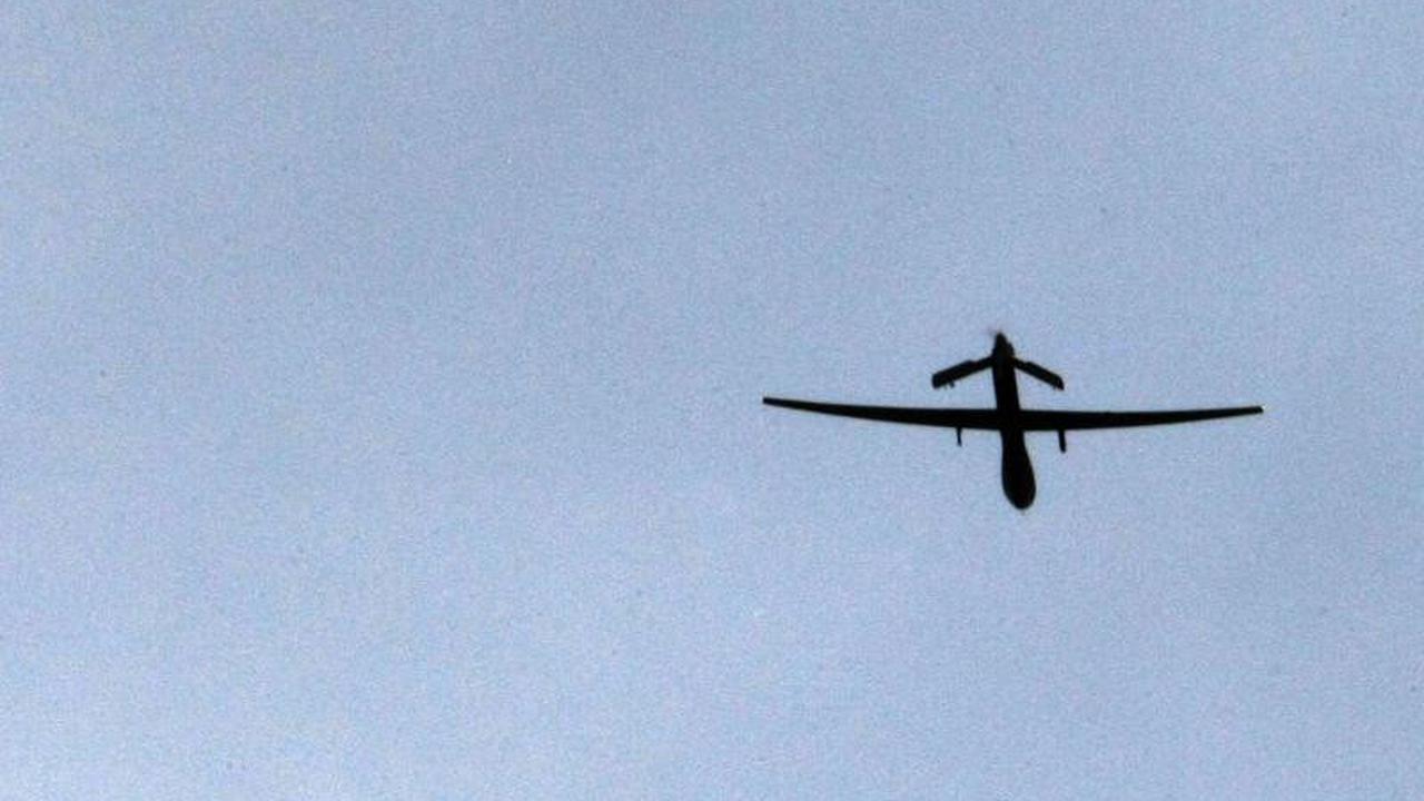 Siluet drone senjata milik AS di kawasan Teluk (AFP/Joel Sadet)