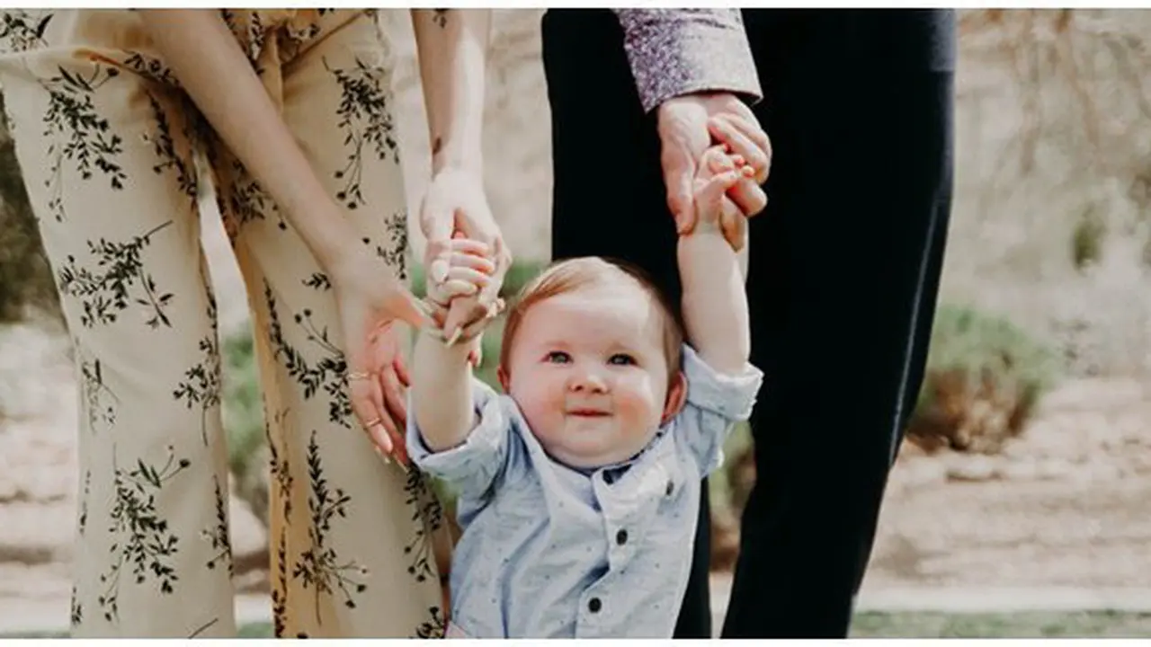 Parenting/ Copyright : unsplash.com/ neonbrand