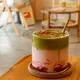 Tak hanya cantik dipandang, minuman ini menawarkan perpaduan rasa fruity dan creamy yang cocok dinikmati dingin. (Foto/Dok: Pexels)