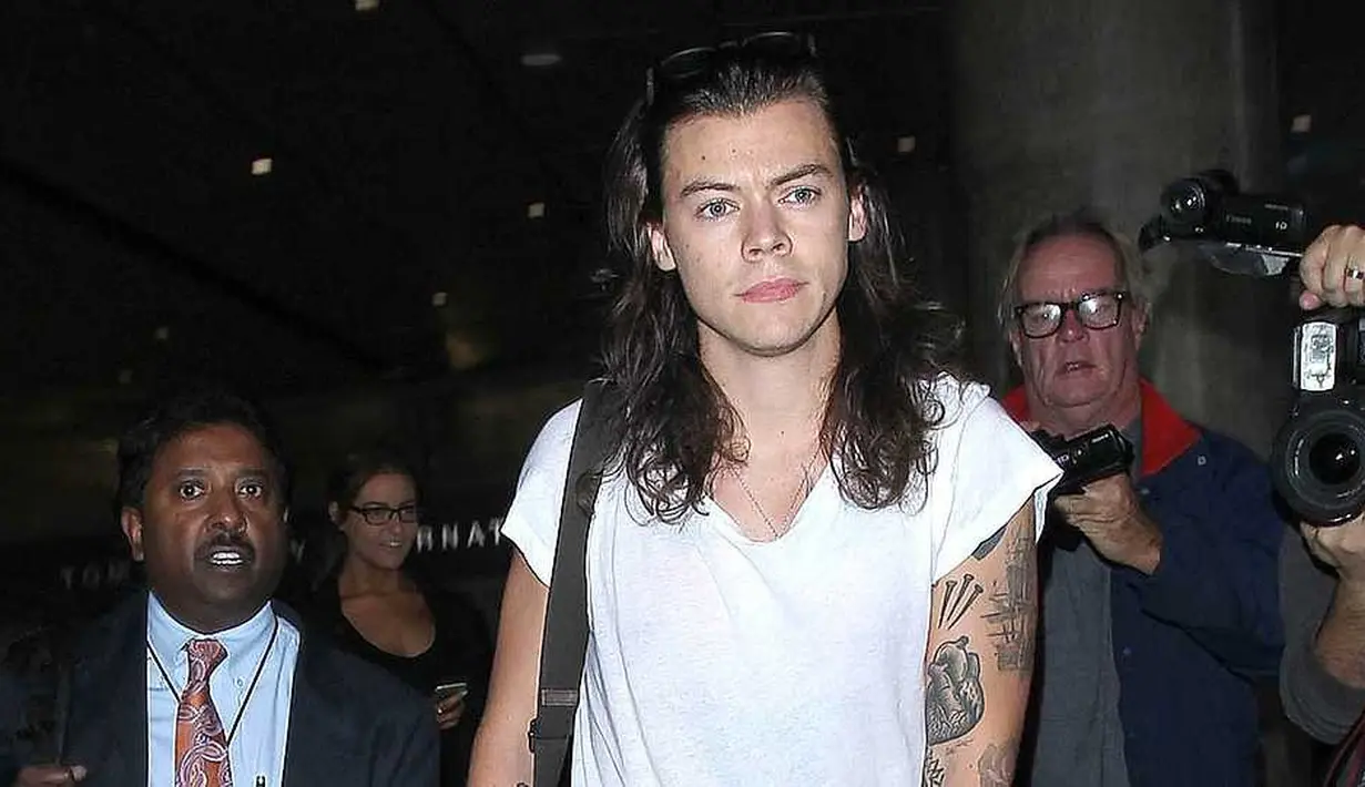 Jika iya, pertanyaan selanjutnya adalah kapan Harry akan kembali ke layar perak untuk menguji kemampuan aktingya. (Closer)