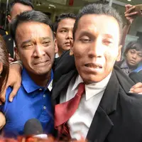 Kondisi Julia Perez dikabarkan mengalami penurunan. Bahkan, untuk memberikan asupan makanan ke tubuhnya, sudah melalui selang. Bahkan menurut salah satu petugas, asisten Jupe nangis terus lantaran kondisi yang makin drop. (Adrian Putra/Bintang.com)