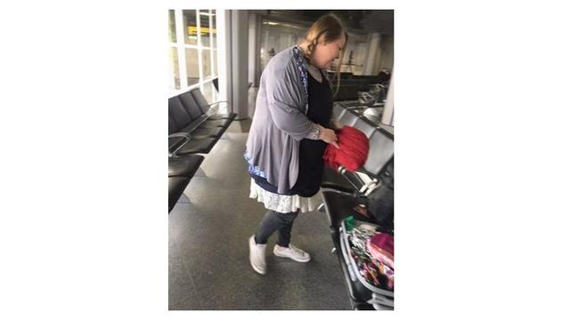 Pakai Baju Berlapis-lapis, Wanita Ini Hindari Bayar Bagasi Pesawat Terbang