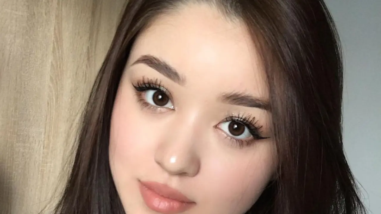 7 Potret Dayana, Cewek Kazakhstan yang Ajak Nikah YouTuber Fiki Naki