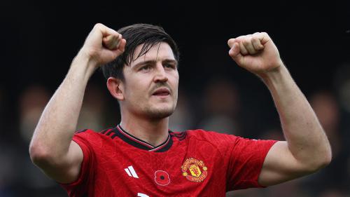Bek Manchester United, Harry Maguire tampil impresif saat Setan Merah menang 1-0 di kandang Fulham dalam lanjutan Premier League 2023/2024, Sabtu (4/11/2023) malam WIB. (AFP/Adrian Dennis)