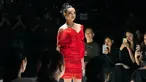 Naura Ayu didaulat sebagai salah satu model dalam peragaan busana Jakarta Food and Fashion Festival (JF3). Naura tampil cantik dengan dress warna merah dan rambut disanggul. Kalung yang dikenakannya mendukung penampilannyaa jadi makin menarik. Usianya masih 19 tahun, namun artis dengan lengkap Adyla Rafa Naura Ayu ini semakin bersinar dengan sederet karyanya. (Liputan6.com/IG/@naura.ayu)