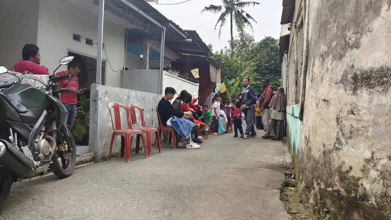 Rumah korban penusukan didatangi sejumlah pelayat di Kampung Bulak RW8, di Kecamatan Cipayung, Kota Depok.
