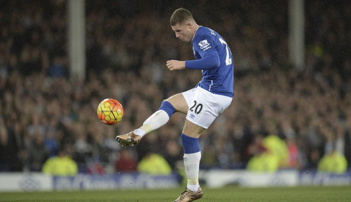 Gelandang Everton, Ross Barkley mengoleksi 7 assists hingga pekan ke-25 Liga Premier Inggris. (AFP/Oli Scarff)