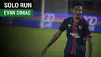 Evan Dimas mengantarkan Selangor FA taklukkan PKNS FC 2-1 berkat gol solo runnya.