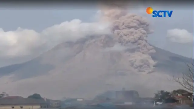 Sejak Rabu pagi hingga sore hari terjadi tiga kali erupsi yang disertai awan panas dengan ketinggian kolom mencapai 1500 meter.