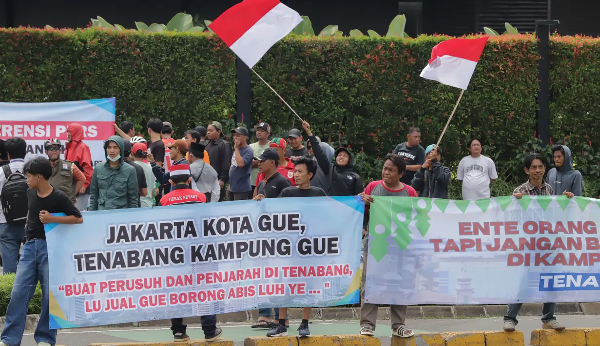 Mereka menilai unjuk rasa yang digelar sejumlah elemen masyarakat memang perlu dilakukan untuk mengingatkan pemerintah supaya kembali ke jalur yang benar. (merdeka.com/Arie Basuki)