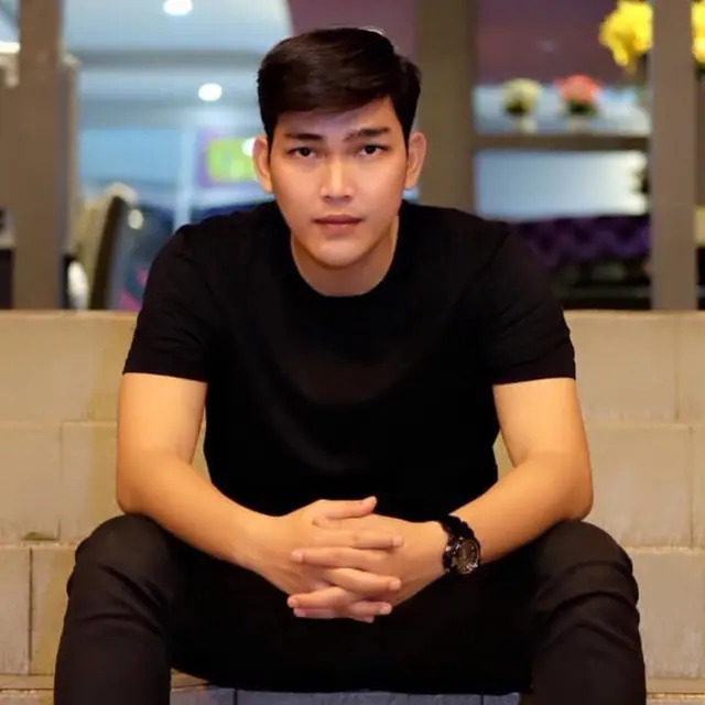 Heboh Elly Sugigi Pemotretan Pakai Baju Pengantin, Ini 7 Sosok Cowoknya